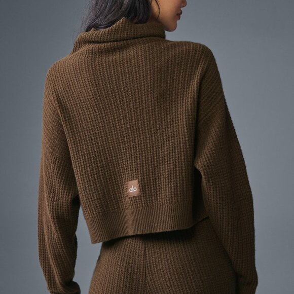 Alo Yoga Cashmere Plush Waffle Turtleneck Pullover Espresso - Picture 2 of 4